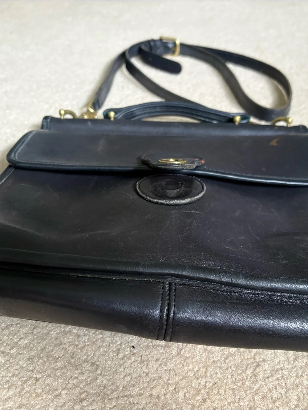 Vintage Coach Willis Bag - Black Leather Crossbody Satchel with Gold Hardware - Picture 2 of 7